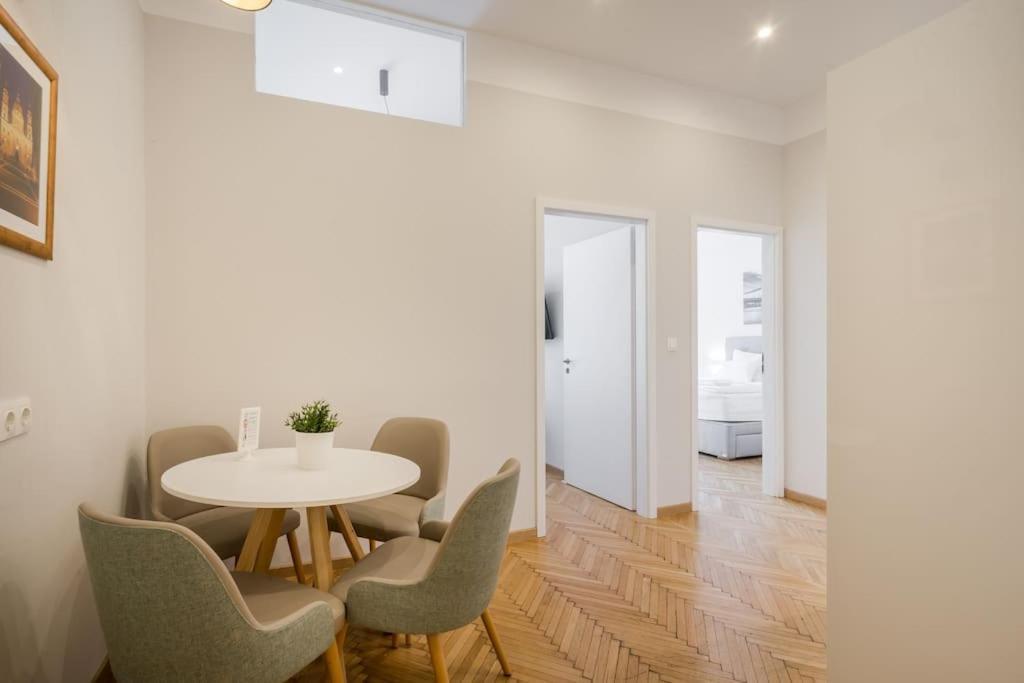 Klauzal City Garden Apartments - 2-Bedroom K34 Boedapest Buitenkant foto